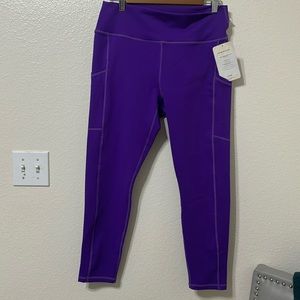 NWT Fabletics high waisted side pockets 7/8 leggings